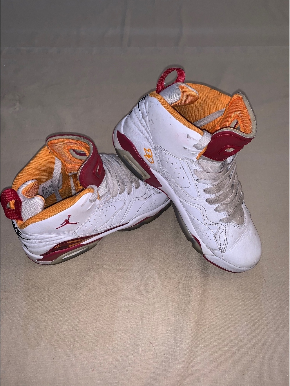 Jordan Retro 6 White and Red Basketball Shoes Youth Size 4.5Y